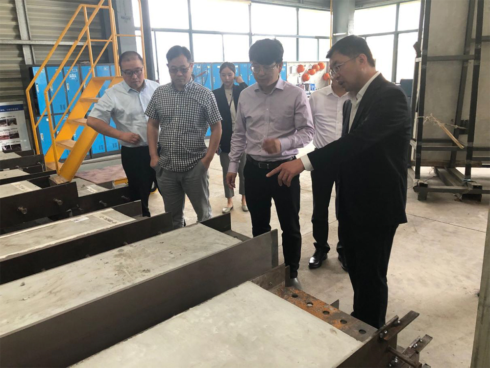 District leaders and their delegations visited Shanghai and Shaoxing (Fig. 8) District leaders and their delegations visited Shanghai and Shaoxing (Fig. 8)